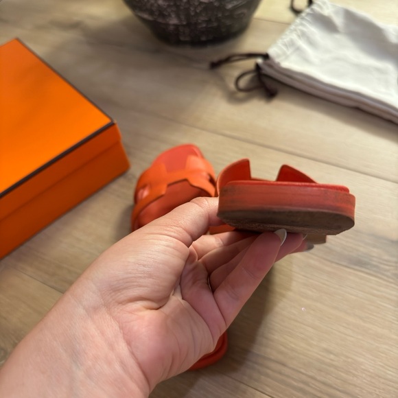 Authentic Hermes Orange Sandal. Worn shoes but in a wearable condition. - Picture 10 of 10